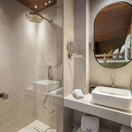 Apartment De Luxe Avec 2 Suites, 6 Couchages, Piscine Interieure, A 1850 - Fr-1-830-16 Courchevel